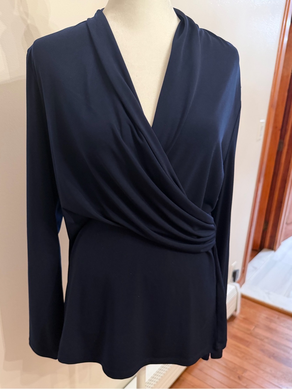 DKNY Womenβs Navy Blue Matte Jersey Faux Wrap Top Long Sleeve Size L - Picture 4 of 12